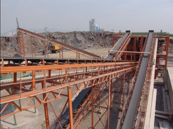 輸送帶 建材與礦山機(jī)械設(shè)備中的關(guān)鍵傳動組件